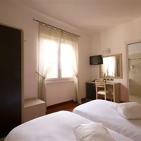 Szálloda Lauro 3*