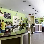 Lauro فندق غْرافيدونا